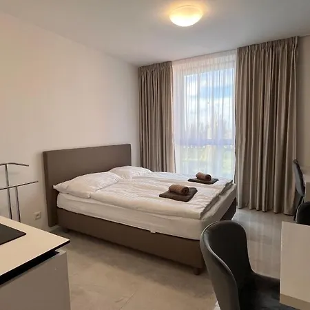 Air Conditioned 1 Vienna Gate, 1 ブラチスラヴァ